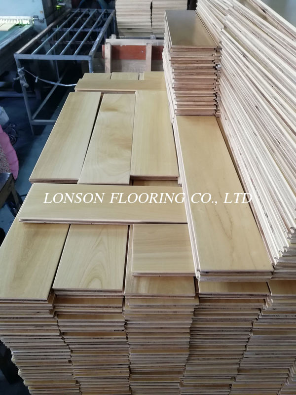 China Birch Multi Layers Engineered Wood Flooring Natural Color Uv