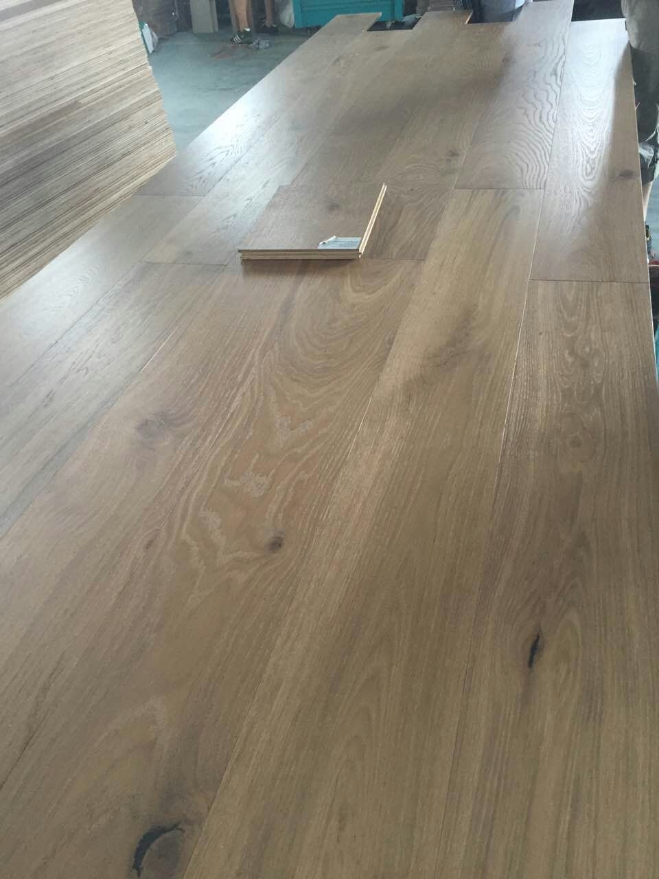 Popular Color Stain In Australian Oak Floating Timber Flooring