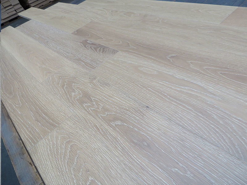 white washed American White Oak Engineered Wood Flooring with premium A/B grade