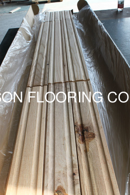 quality Red oak solid hardwood flooring, smooth surface with color butter rum factory