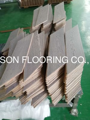 Quality Chevron Engineered Oak Flooring With Different Stains 300-1000MM Length factory