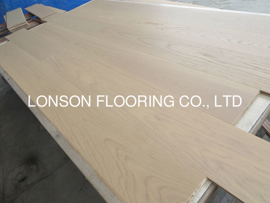 Quality premium A/B grade American White Oak Engineered Wood Flooring, color EB02, slight brushed factory