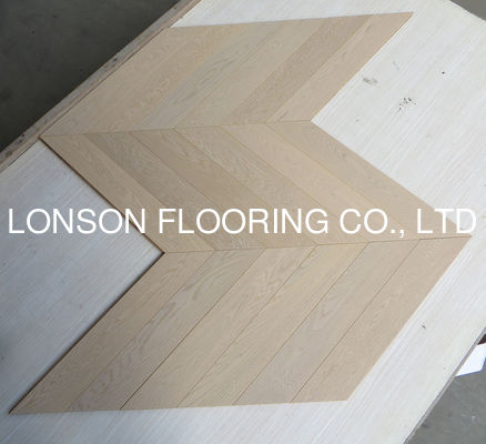 Quality White Stained Engineered Oak Chevron Flooring Premium Grade EC54 Color factory
