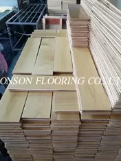China Birch Multi layers Engineered Wood Flooring,natural color UV lacquer