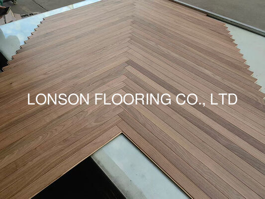 Quality 52mm American Walnut Herringbone Parquet Flooring with 3MM Top Veneer and 1210 x 52 x 10MM Size factory