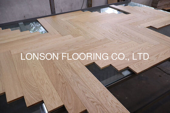 Quality White Oak Herringbone Parquet Flooring with Matt 5-10% Finish and 25 Years Residential Warranty factory