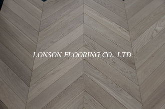 Invisible Lacquered Natural Oak Chevron Parquet Flooring，45 degree