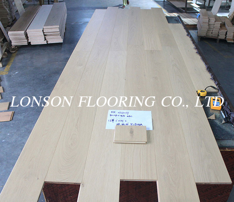 Popular Color European Oak Engineered Wood Flooring 14mm Thickness Brushed Invisible lac To Italy, Select Grade