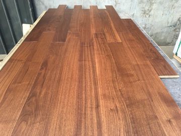 18mm American Walnut engineered flooring to India, stained and semi-gloss