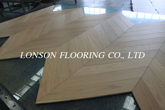 Width 90mm Natural Oak Chevron Engineered Flooring 510x90x10/4MM, AB grade, Brushed, UV lacquer