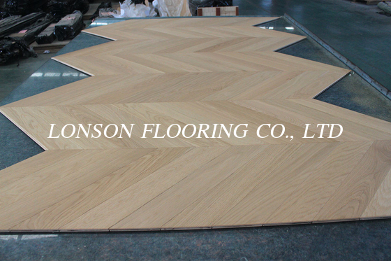 Width 90mm Natural Oak Chevron Engineered Flooring 510x90x10/4MM, AB grade, Brushed, UV lacquer