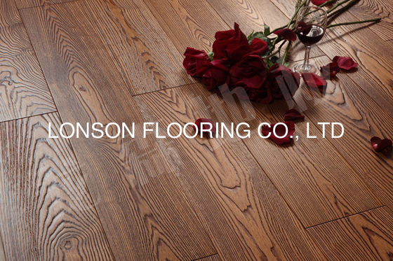 Quality embossed China Ash Multi-layers engineered wood flooring with stained lacquer factory
