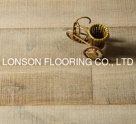 Quality Wide Plank Oak engineered parquet wood flooring with saw mark surface factory