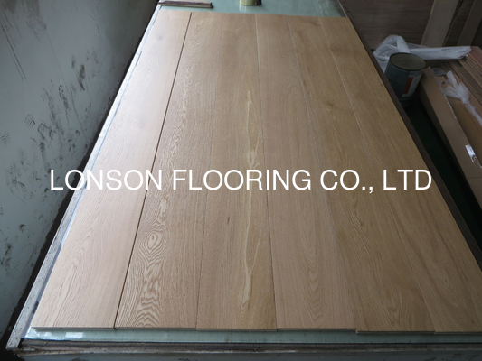 Quality Quality slight brushed White Oak wide plank flooring with natural lacquer factory