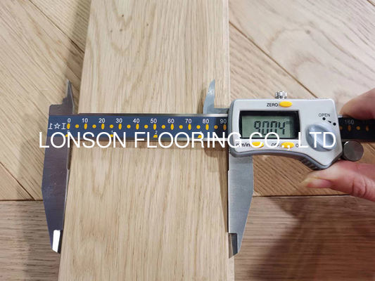Quality Two Layers Chevron Engineered Oak Flooring with E0 Formaldehyde Emission and 25 Years Residential Warranty at 45 Degree Angle factory