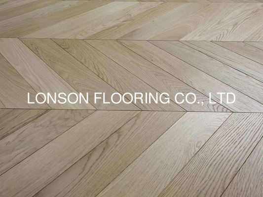 Quality Two Layers Chevron Engineered Oak Flooring With E0 Formalhyde Emission factory