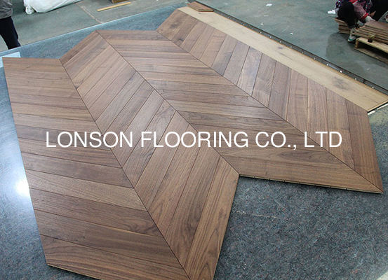 Quality 2 Layers American Walnut Chevron Parquet Flooring, Nature Grade To Italy factory