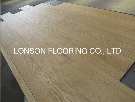 Quality Russian Oak engineered wood flooring, AB grade, slight brushed, natural color UV lacquer factory