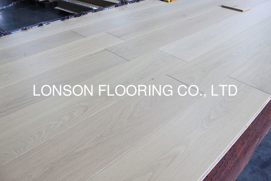 Quality Popular Color European Oak Engineered Wood Flooring 14mm Thickness Brushed Invisible lac To Italy, Select Grade factory