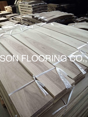 Quality American Walnut flooring veneers; Walnut top layer for flooring, black walnut lamellas for engineered floors factory