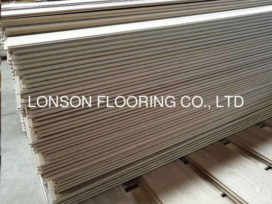 Quality white Oak HDF engineered wood flooring, HDF core, click system, different color stain and surface available factory