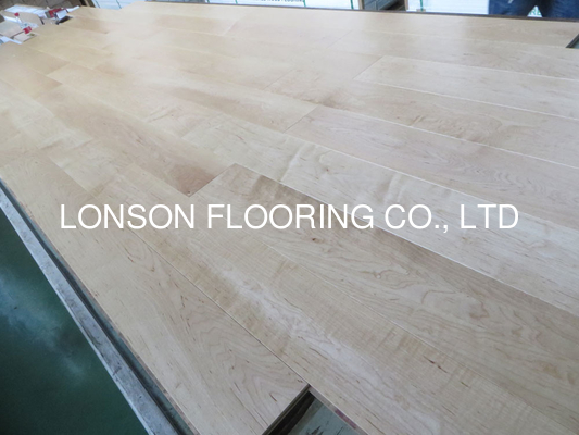 Quality premium grader natural color China Maple Engineered Wood Flooring factory