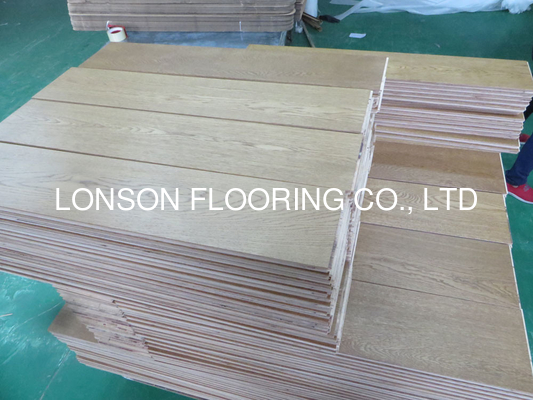 Quality brushed Russian Oak engineered wood flooring with selected ABC+ grade factory