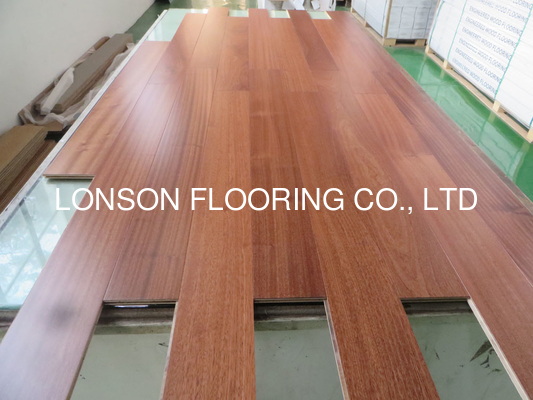 Quality African sapele engineered hardwood flooring, smooth surface and natural lacquered factory