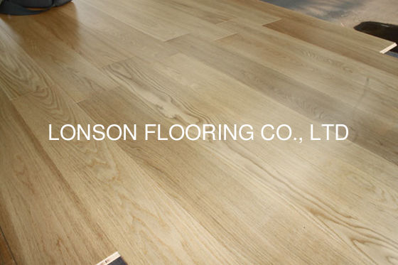 Quality Premium Russian White Oak Engineered Wood Flooring with Tongue and Groove Joint and 25 Years Residential Warranty factory