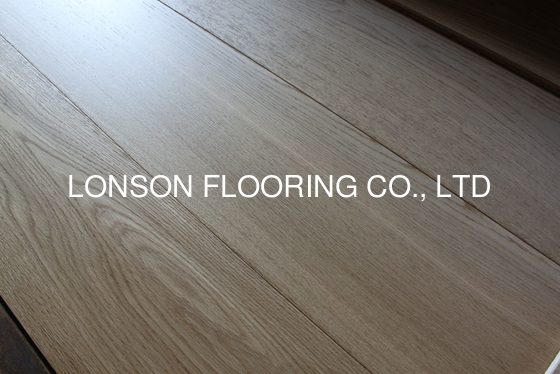Quality Quality slight brushed White Oak wide plank flooring with natural lacquer factory