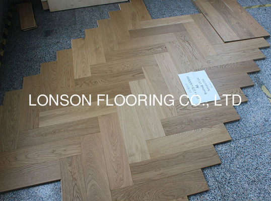 Quality Prime Oak Herringbone Parquet Flooring Smoked Customized Color factory