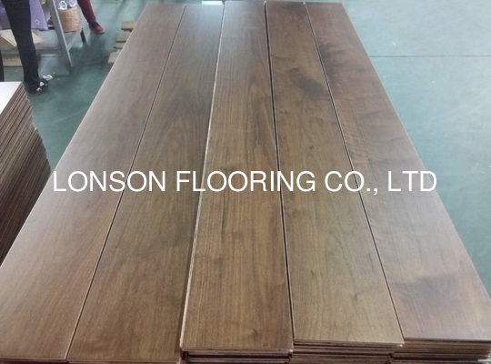quality wide plank American Walnut Engineered wood flooring wIth classic ABC grade factory
