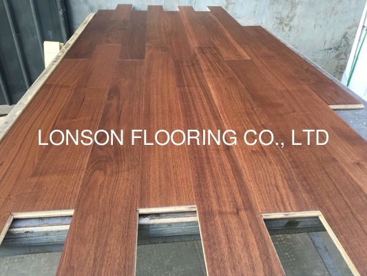Quality 18mm American Walnut engineered flooring to India, stained and semi-gloss factory