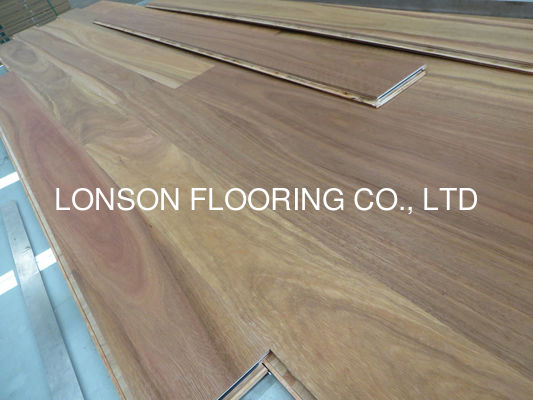 Quality Matt Spotted Gum Engineered Timber Flooring with 5G Click Joint and Square Edge factory