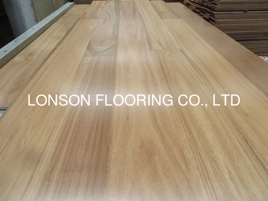 quality 5G click Blackbutt Engineered Timber Flooring, smooth and high gloss finishing, square edge factory