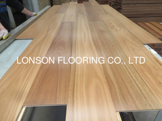 quality 5G click Blackbutt Engineered Timber Flooring, smooth and high gloss finishing, square edge factory