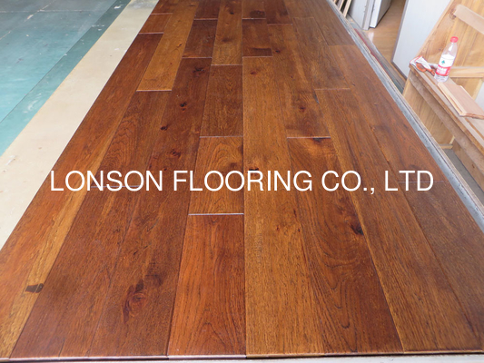 Quality Toffee stained American Hickory Solid Hardwood Floorings, brushed and distressed finishing factory