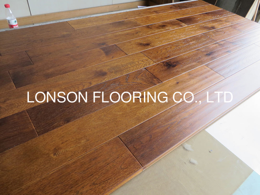 Quality Toffee stained American Hickory Solid Hardwood Floorings, brushed and distressed finishing factory