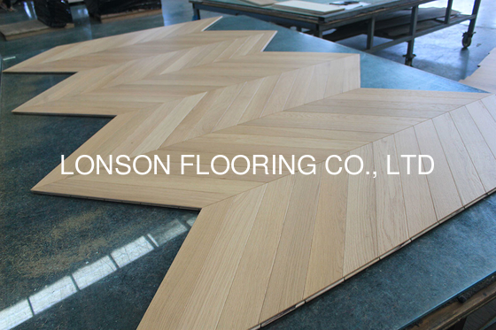 Quality Natural Oak Chevron Engineered Flooring 530x70x10/4MM, AB grade, Brushed, UV lacquer factory