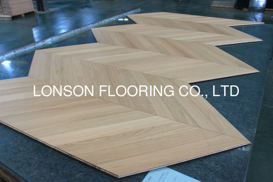Quality Brushed Natural Oak Chevron Parquet Flooring 70mm Width 530x70x10mm factory