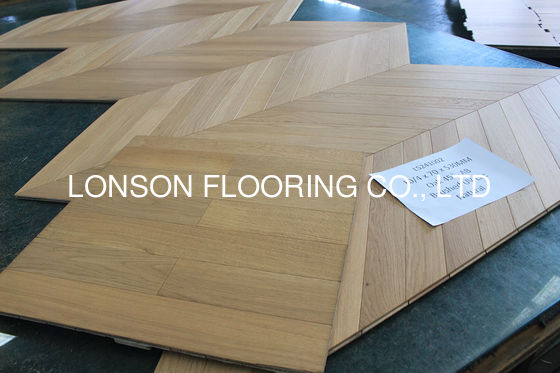 Quality Brushed Natural Oak Chevron Parquet Flooring 70mm Width 530x70x10mm factory