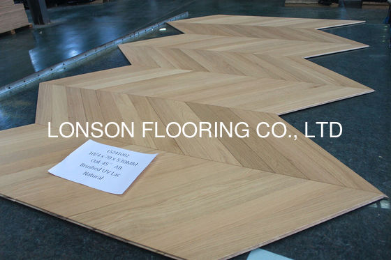 Quality Brushed Natural Oak Chevron Parquet Flooring 70mm Width 530x70x10mm factory