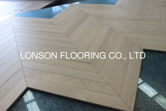 Quality Brushed Natural Oak Chevron Parquet Flooring 70mm Width 530x70x10mm factory