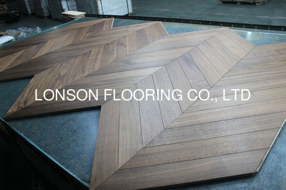 Quality Natural Walnut Engineered Wood Chevron Flooring Brushed UV Lacquer factory