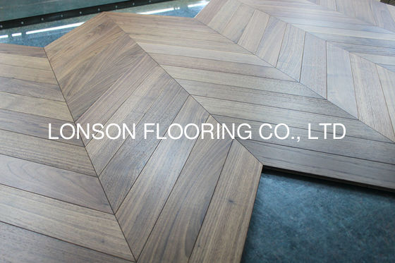 Quality Natural Walnut Engineered Wood Chevron Flooring Brushed UV Lacquer factory