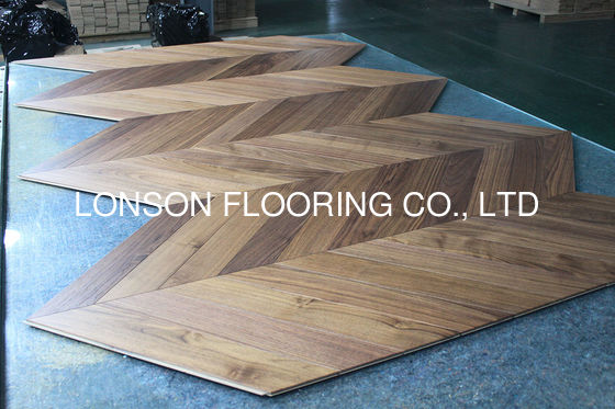Quality Natural Walnut Engineered Wood Chevron Flooring Brushed UV Lacquer factory