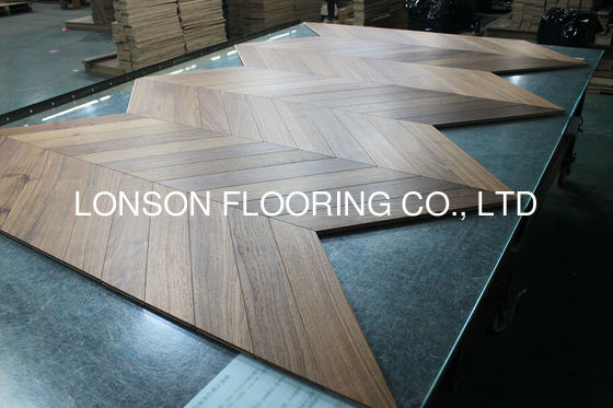 Quality Natural Walnut Engineered Wood Chevron Flooring Brushed UV Lacquer factory