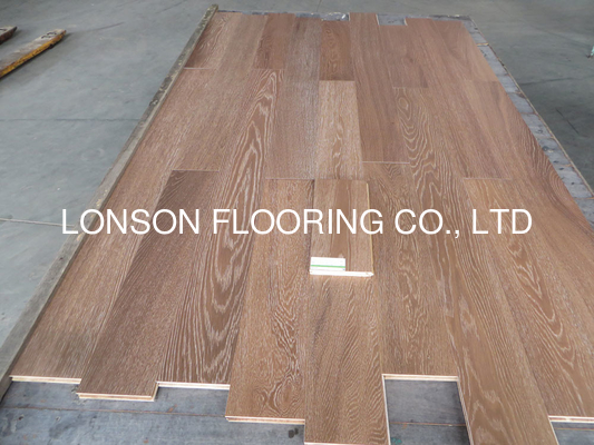 Quality Russian Oak Multi ply engineered hardwood flooring-smoked, white washed finishing factory