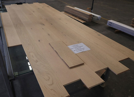 Quality Multi-layers European Oak Engineered Wood Floor with Invisible Lacquer and Natural Finish factory