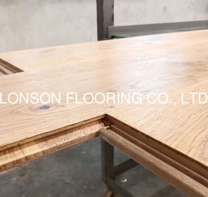 Quality 3 Layers European Oak Engineered Flooring with Click Lock and 25 Years Residential Warranty factory